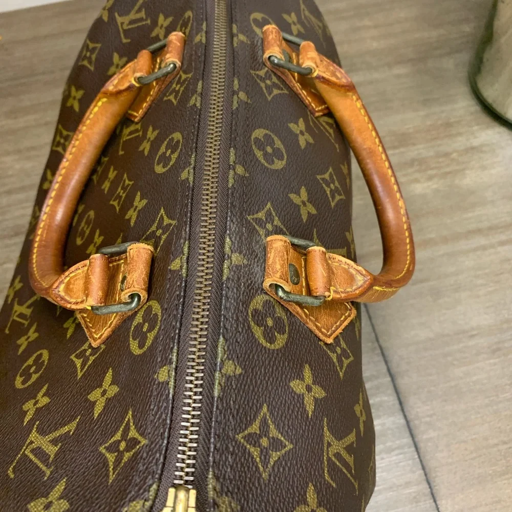 Authentic Louis Vuitton Speedy 30 in Mono - Picture 7 of 17